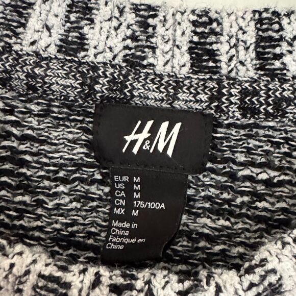 H&M Black and White Knit Sweater size medium - Picture 3 of 4